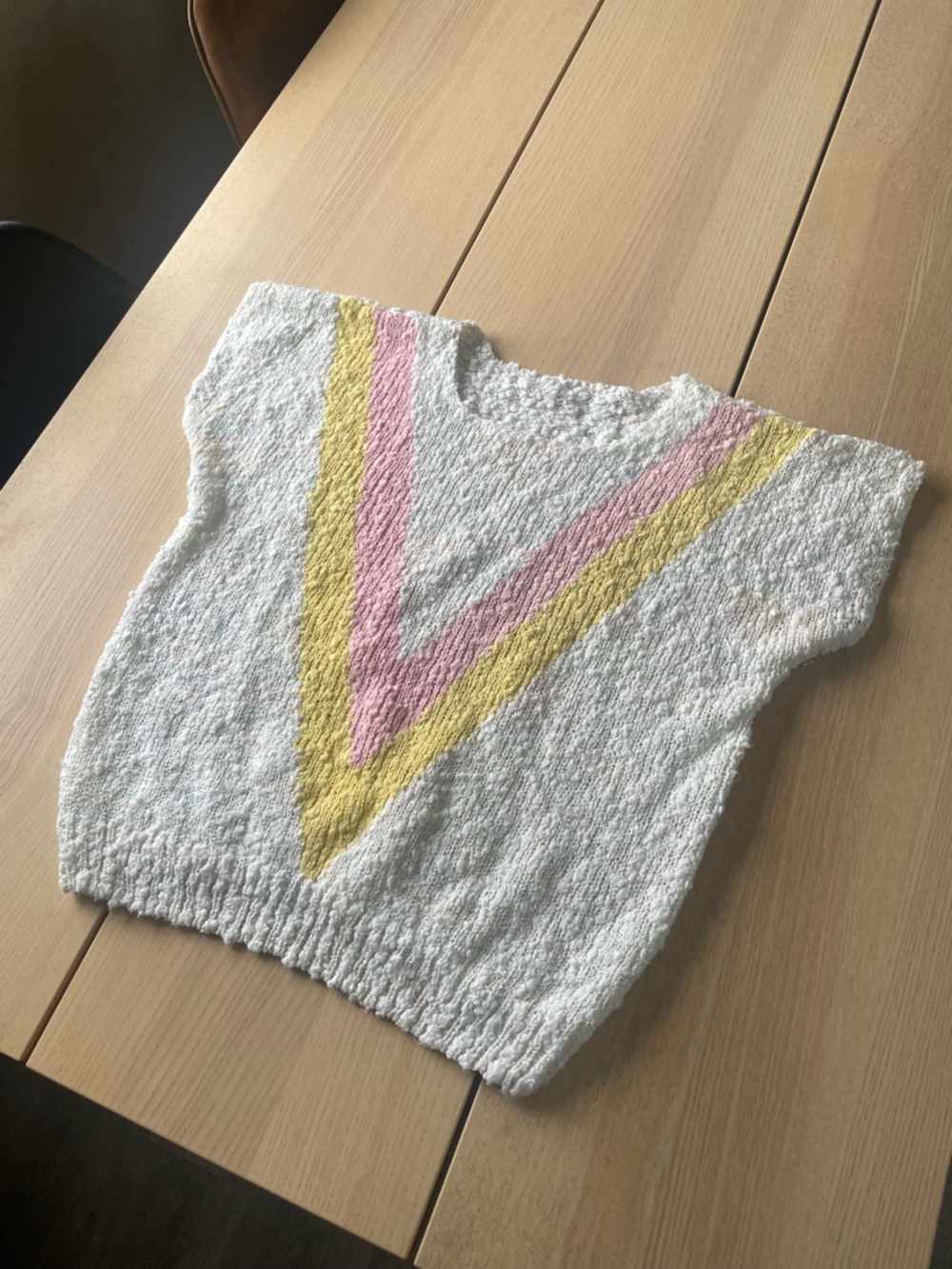 Retro White Knit Top with Pink & Yellow chevron Stripes size large women’s top